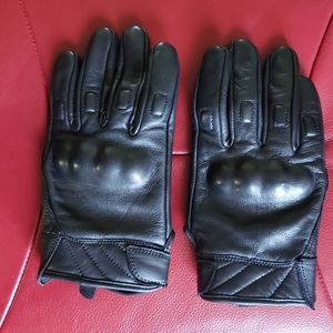 Leather motorcycle gloves